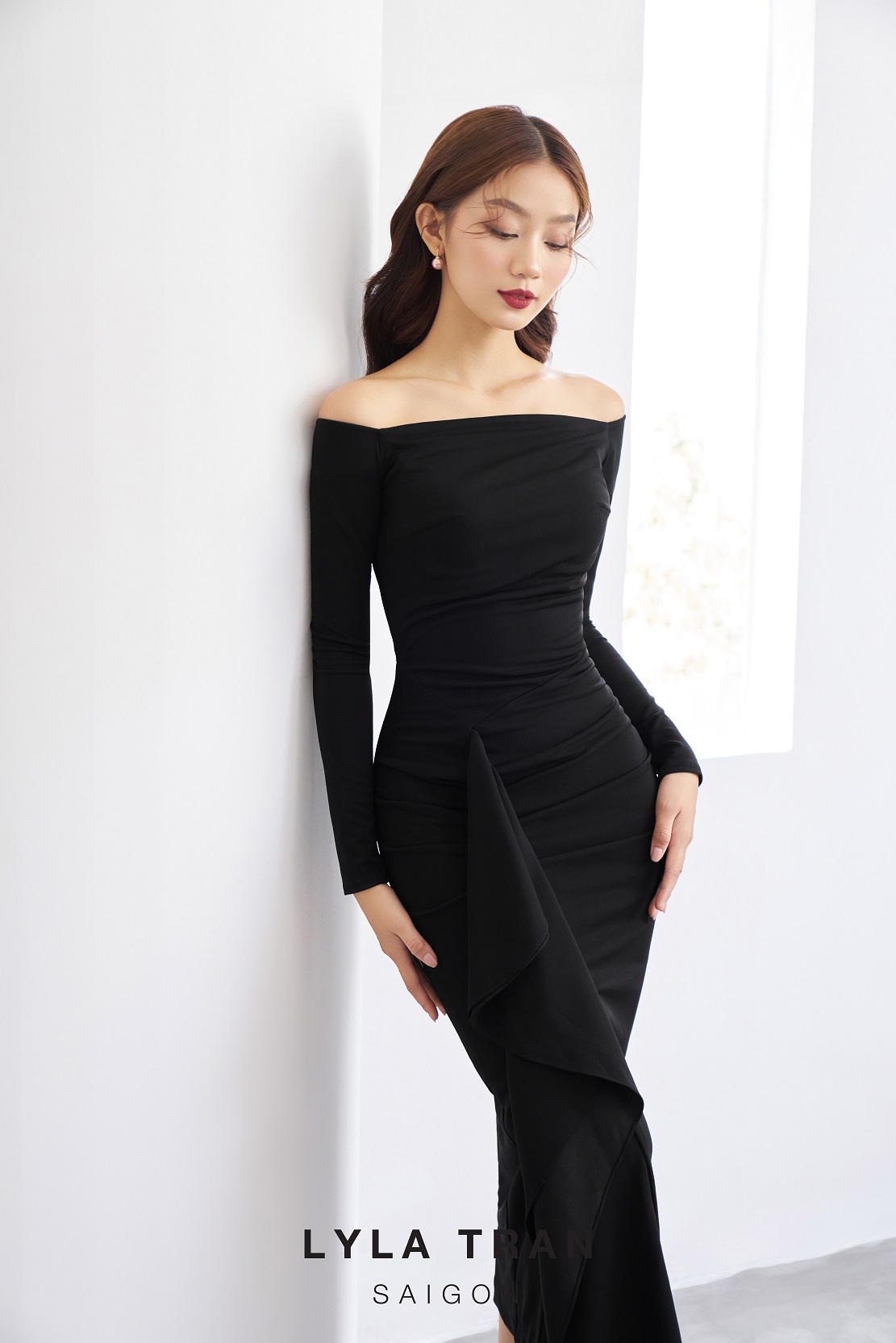 ĐẦM TRỄ VAI PHOM ÔM SANG TRỌNG (MAYE DRESS)