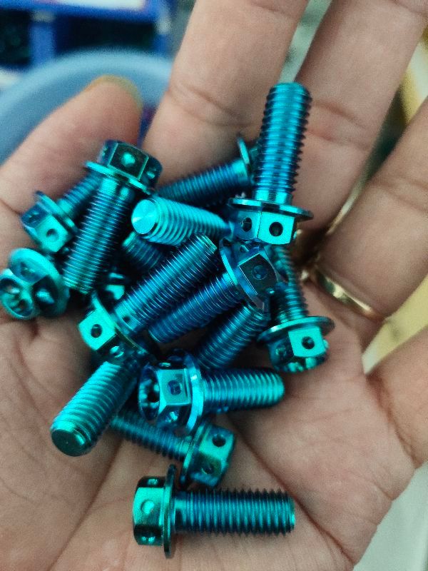 1 ốc titan gr5 8LI20 đầu prolot xanh lục bảo