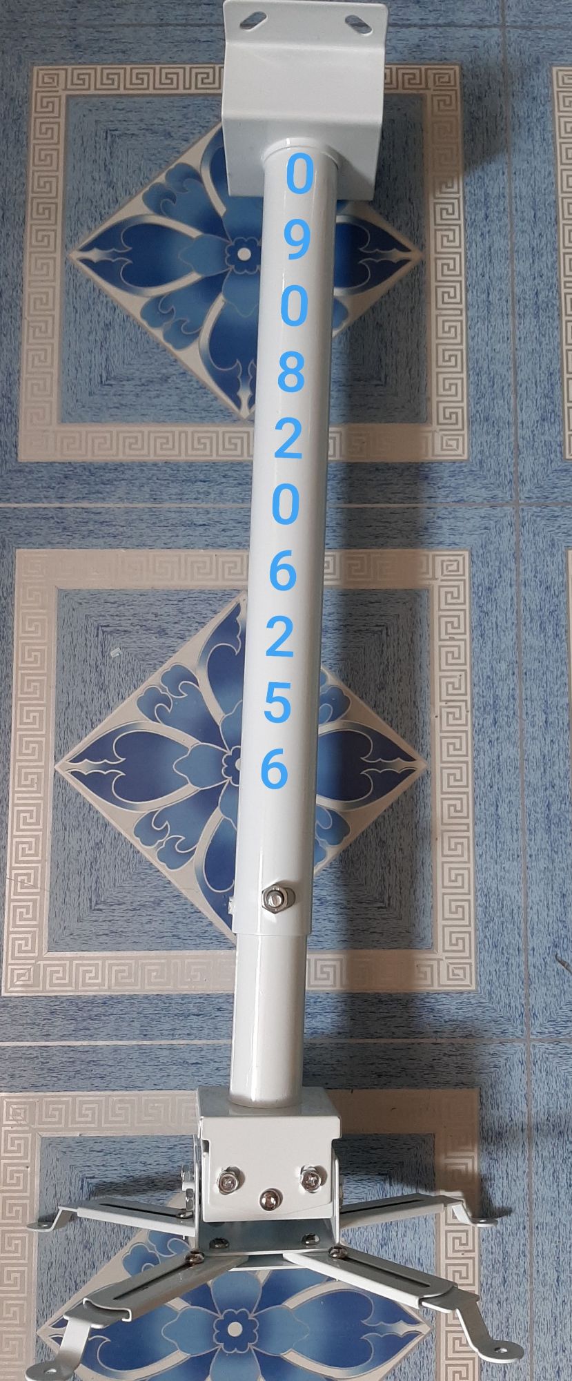 giá treo máy chiếu 1m1