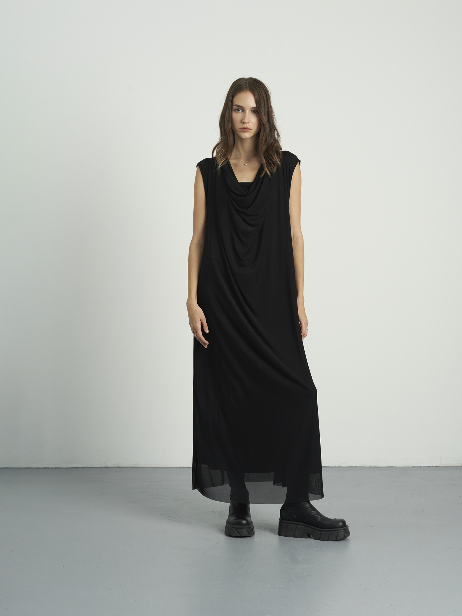 Đầm nữ maxi đen phom suông cổ đổ KHÂU BY CQ Isobelle Maxi