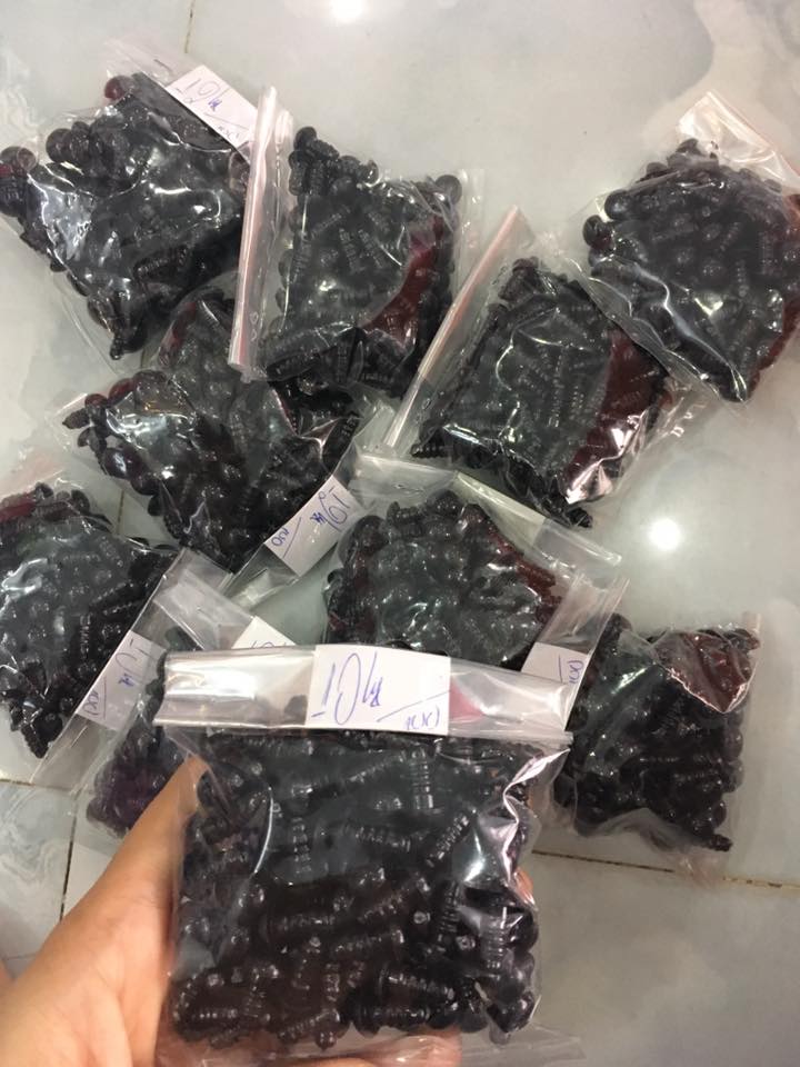 Mắt xoắn đen gắn thú bông