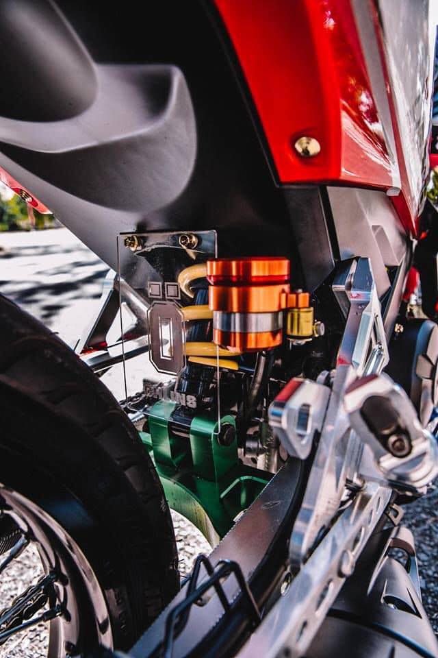 Mica che phuộc Ohlins- Giá chua ốc.( cong / thẳng)