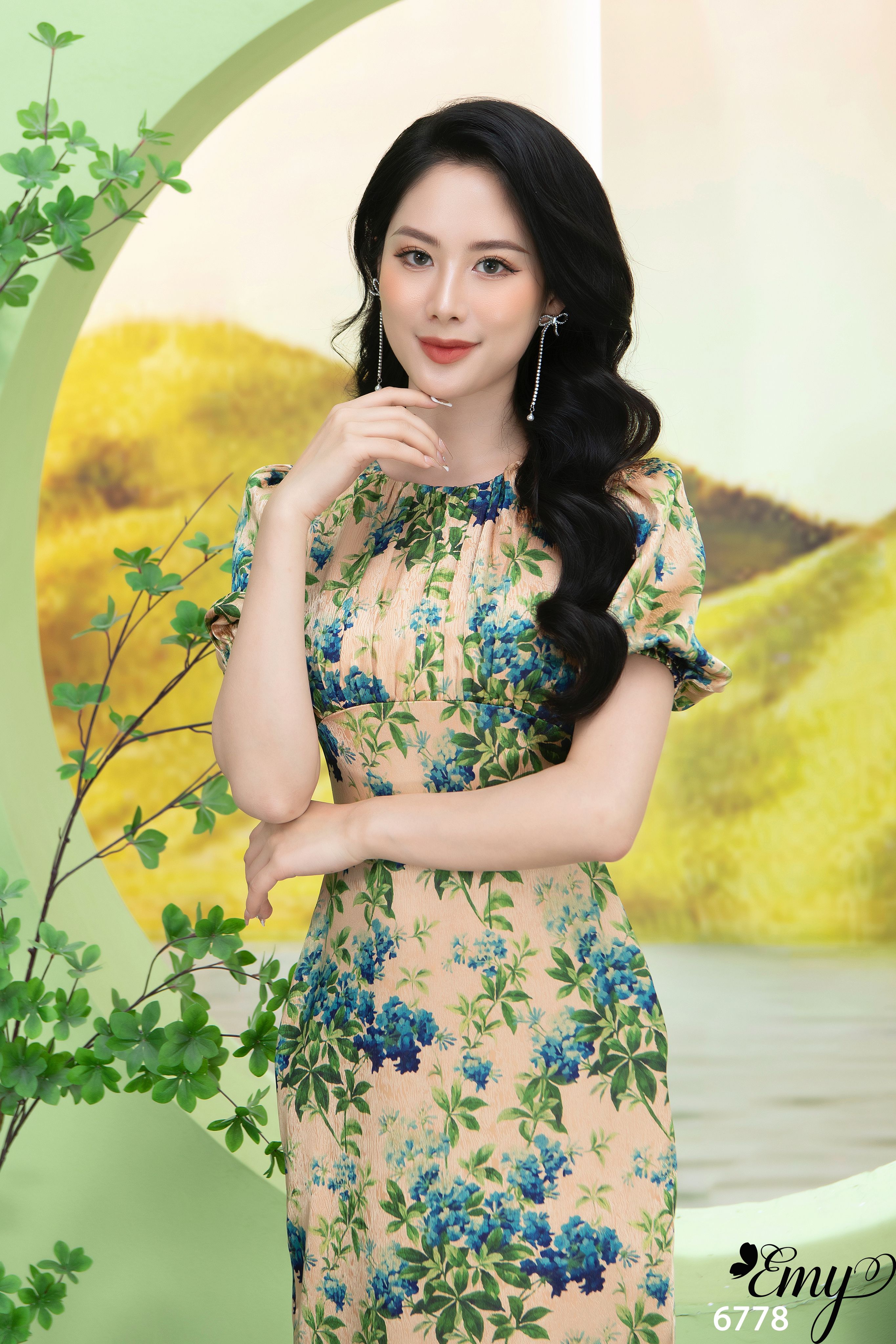 Đầm EMY EM6778 Body Cổ Tròn Lụa Vân Pháp