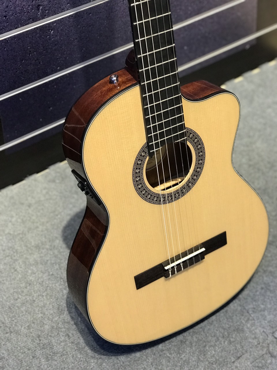 Đàn guitar classic thùng mỏng có EQ-Hàng nhập khẩu ( CN240CE, GA5TCE)