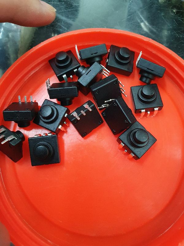 10 chiếc công tắc đèn pin 3 chân 1 bên