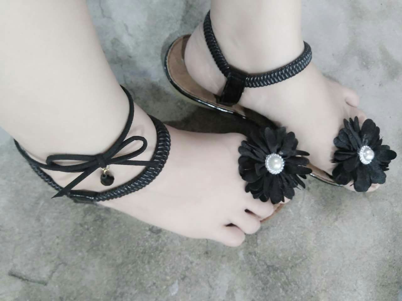 Vòng chocker chân hình nơ kèm hạt đen (ảnh thật)