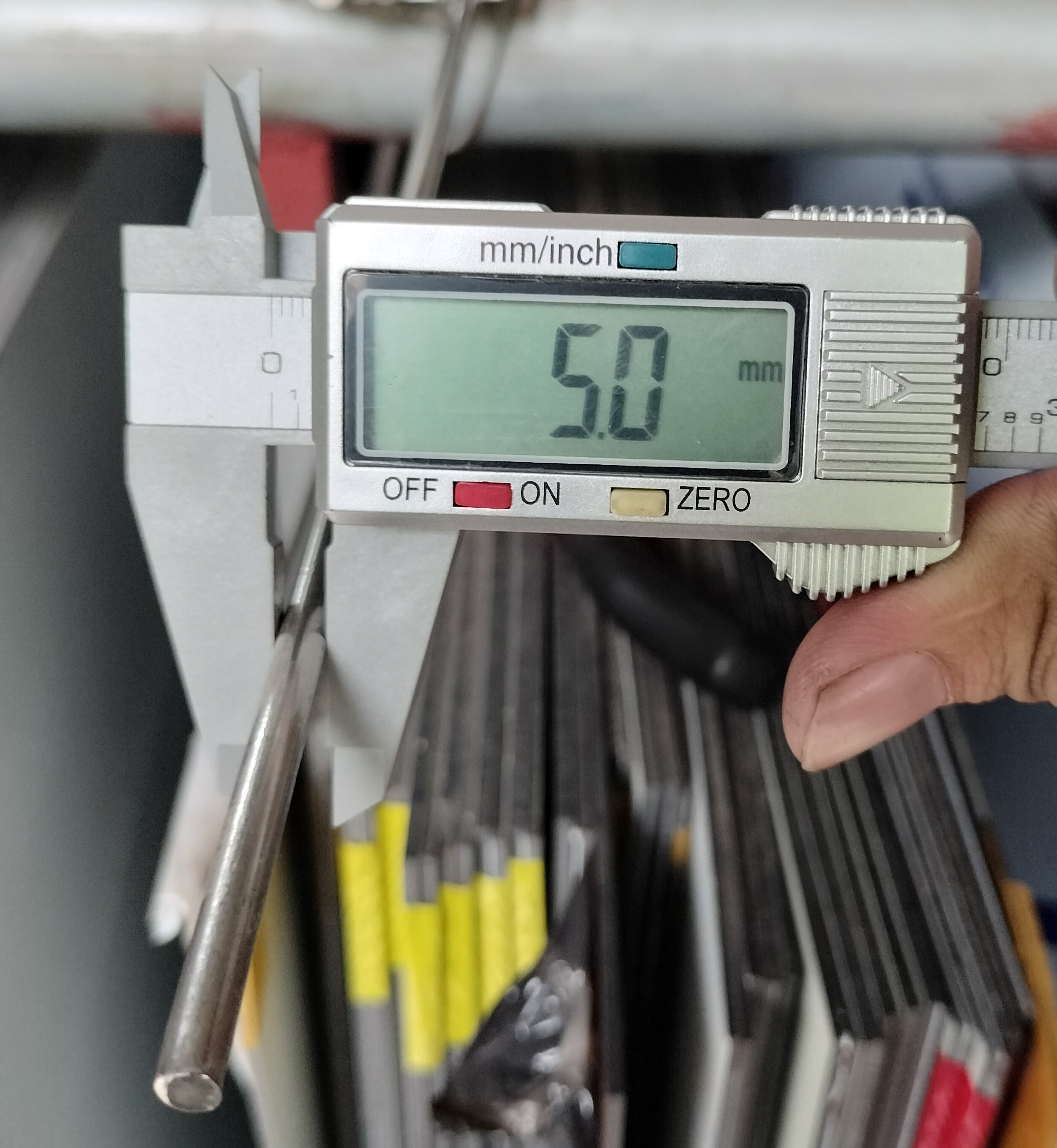 Combo 3 trục tròn Inox đặc phi 5mm mỗi thanh dài 1m