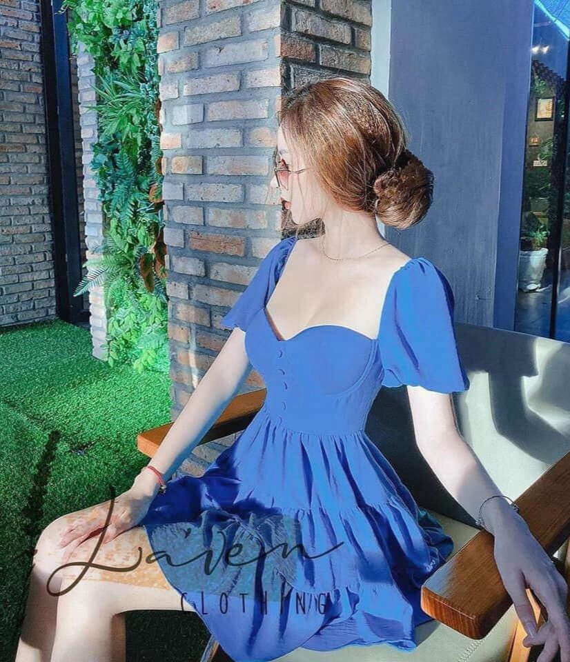 Đầm xòe tay phồng đính nút