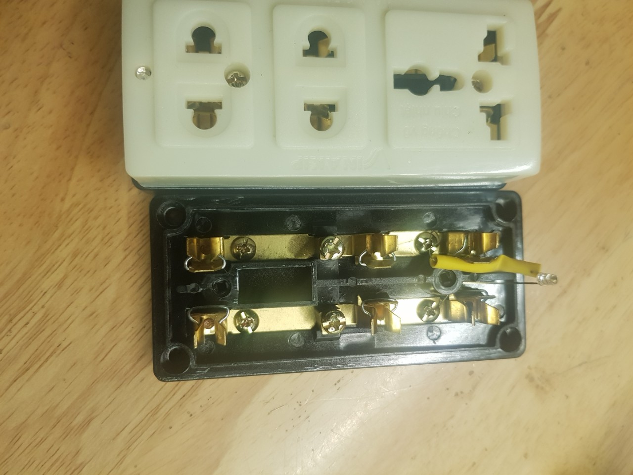 [HCM]Ổ Cắm 3 Lỗ Chính Hãng VINAKIP- Siêu Bền