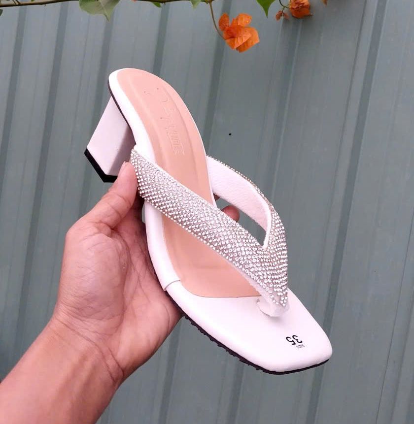 Guốc xỏ ngón nữ 5p quai kẹp xoàn siêu sang chảnh.