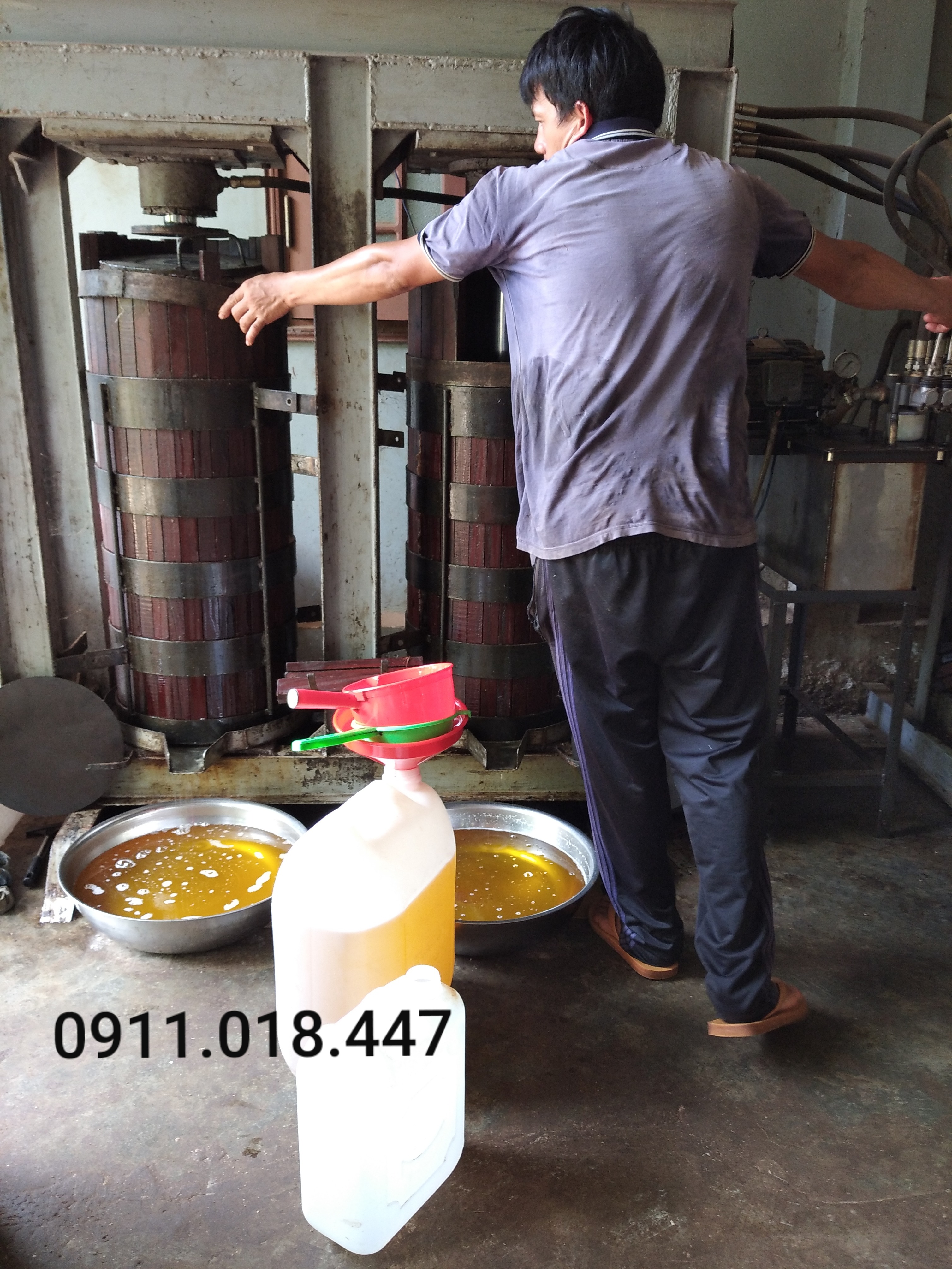 Dầu Đậu Phộng Nguyên Chất Nhà Làm 500ml