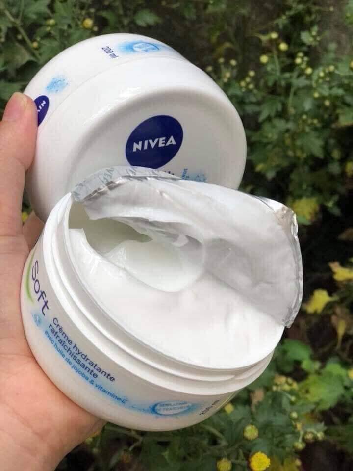 Kem Dưỡng Ẩm Nivea Soft 200ml