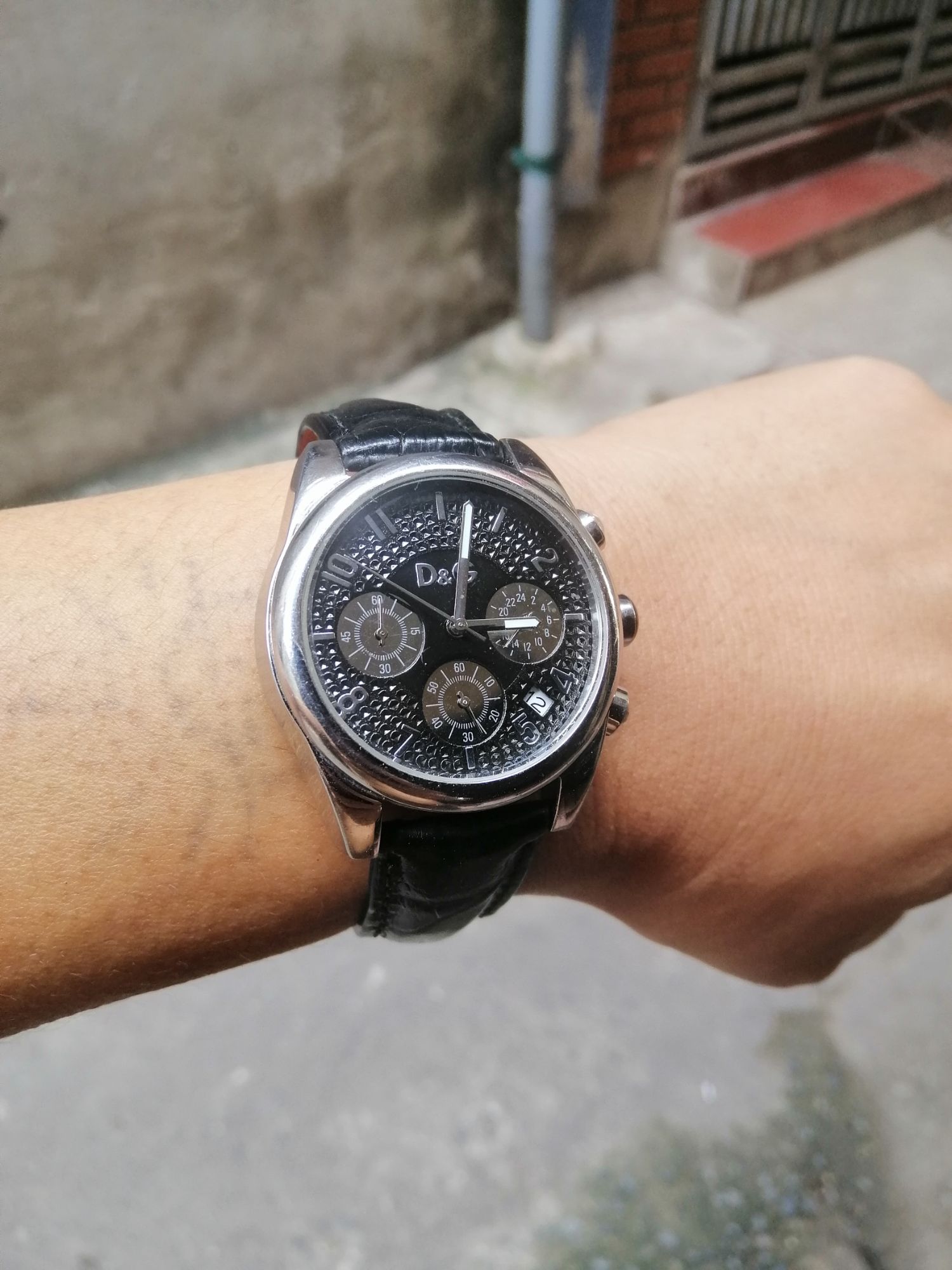 Đồng hồ nam hiệu D&G của Ý
