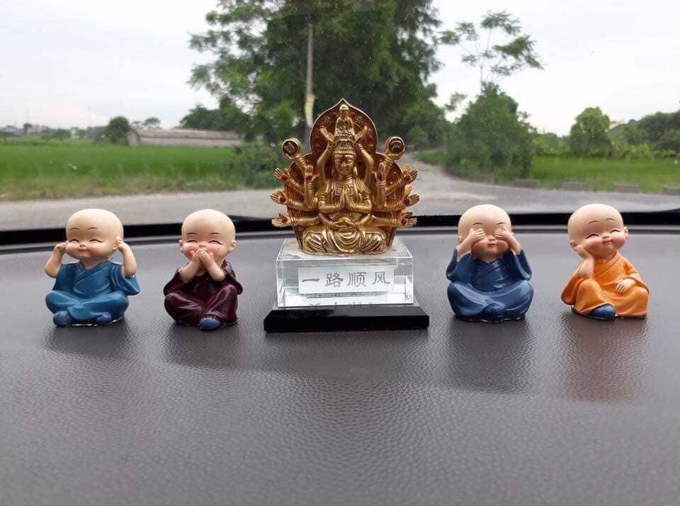 Tượng phật chú tiểu 4 không đá hổ phách