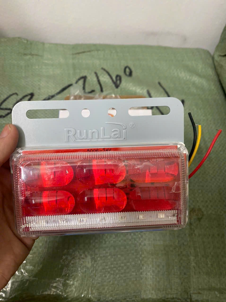Đèn sườn RunLai RL 5006 12V (1 cái)
