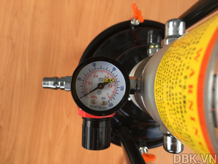 Máy bơm mỡ bằng khí nén 12L DBK LD-608
