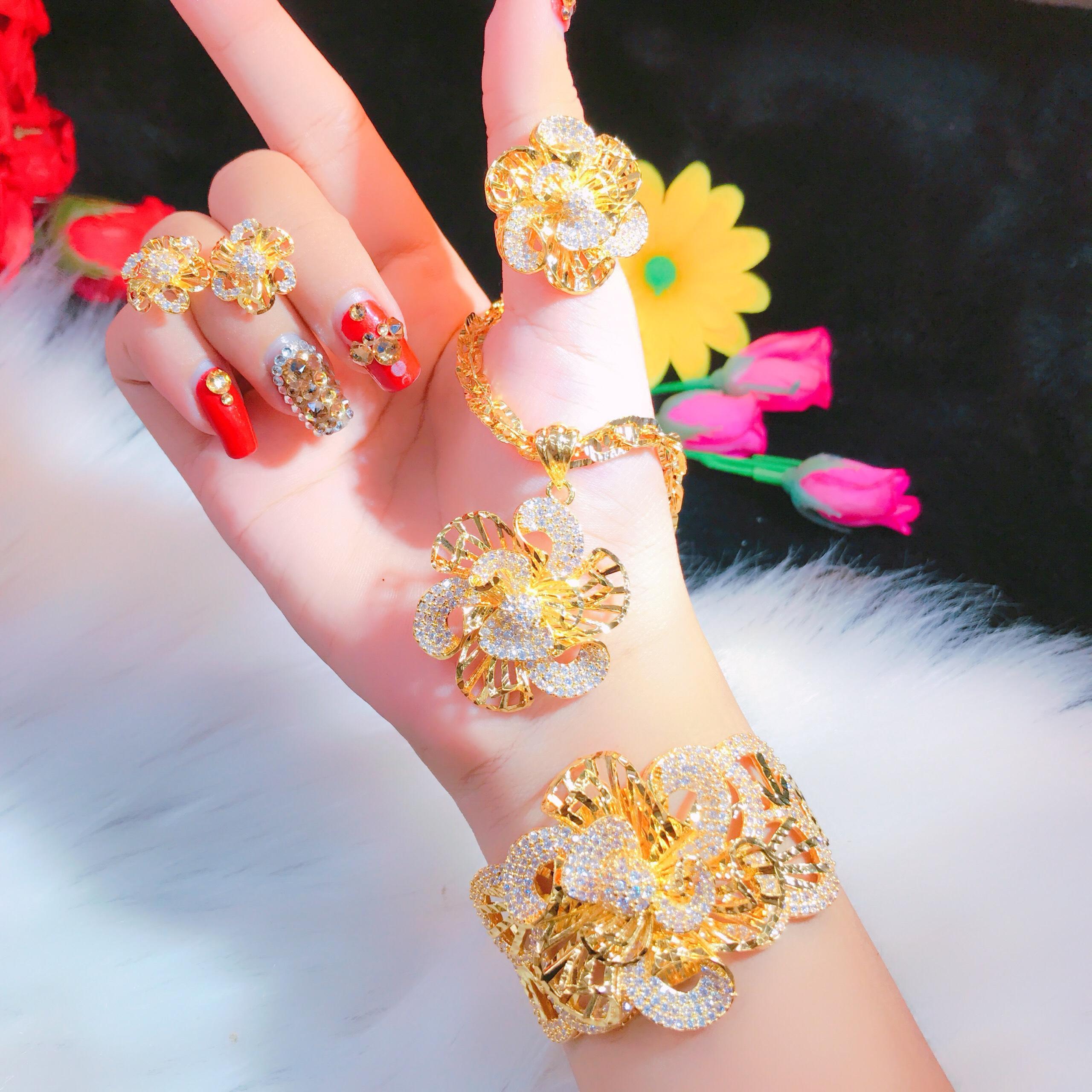 Bộ Trang Sức Vàng Hoa Hoa Xoay Xi Vàng 18k - Givishop - B4070753 , Bền Màu, Sáng Như Vàng Thật, Chất Liệu Bạc Thái, Không Đen, Không Ngứa - Thiết Kế Đi Tiệc, đồ trang sức vàng, nữ trang bộ vàng 18k, trang sức vàng, nữ trang vàng 18k