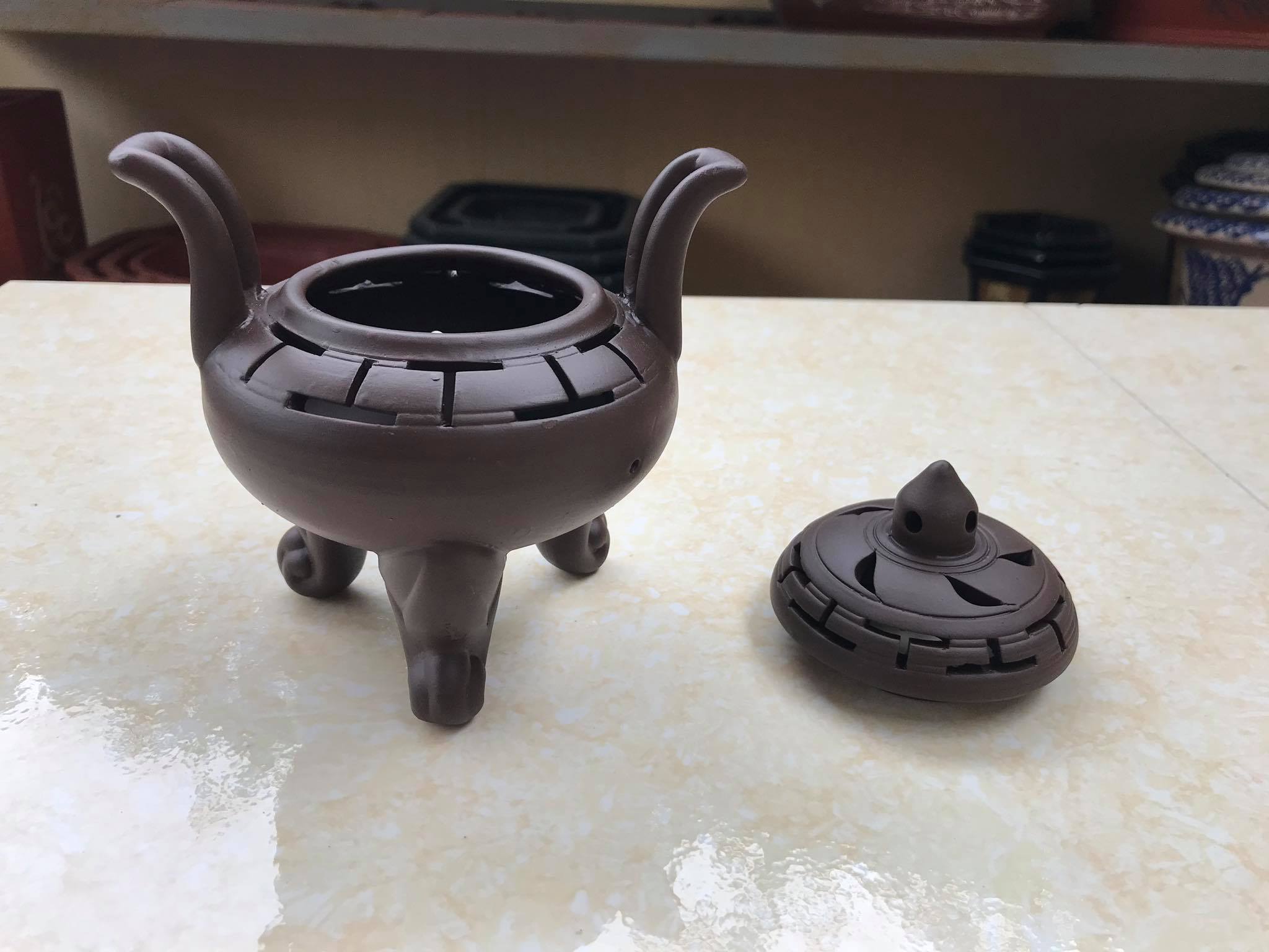 LƯ ĐỐT HƯƠNG TRẦM