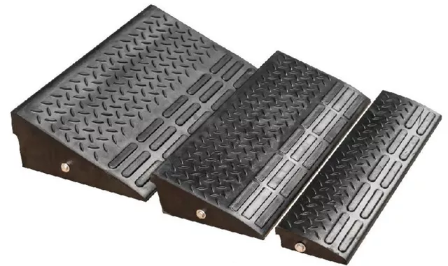 Cao su cầu dốc cao 15cm x 35cm x 60cm nặng 8kg