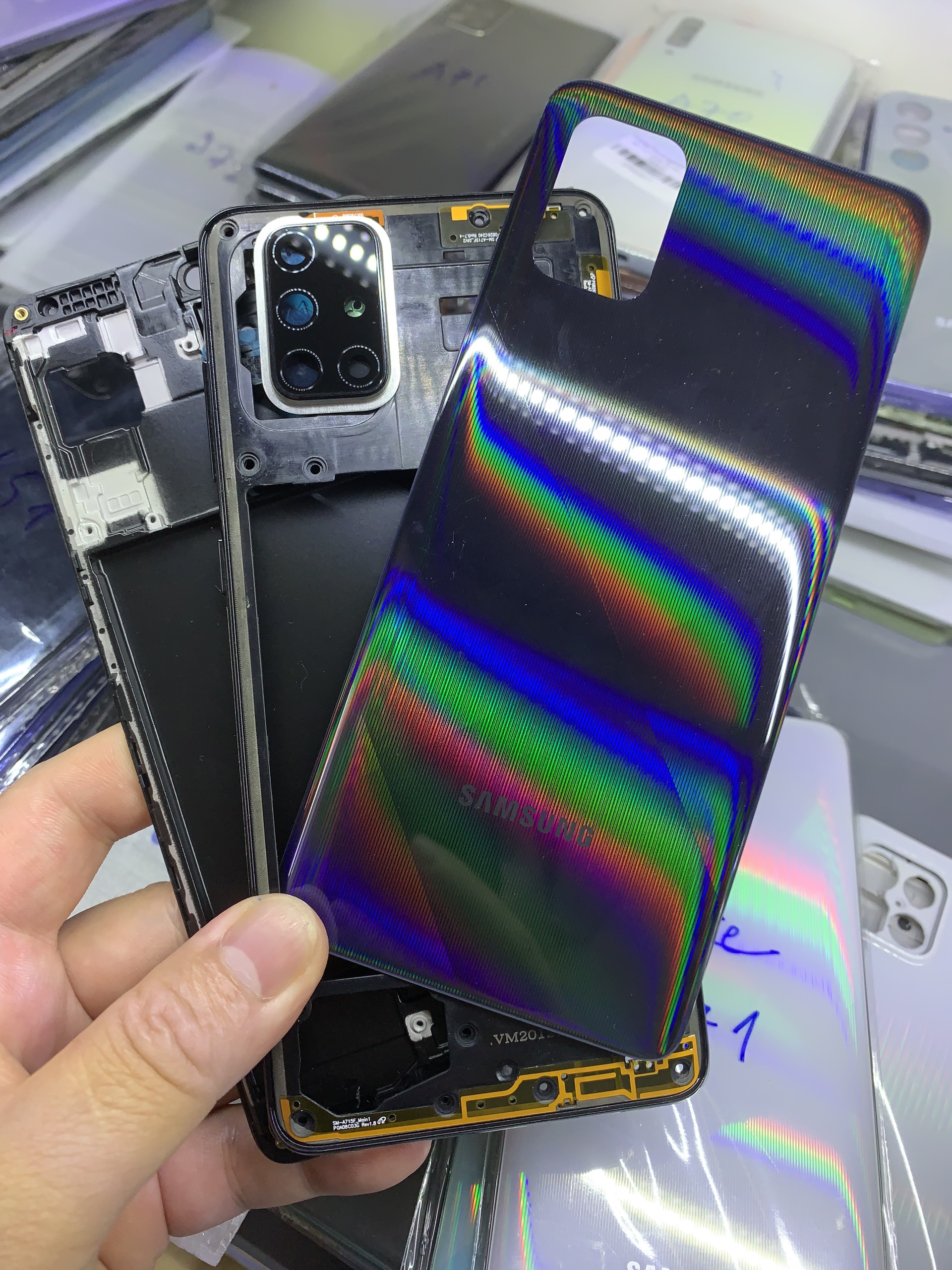 Bộ xương vỏ zin samsung A71, gồm lưng sườn phím bấm và kính camera, khay sim đủ màu