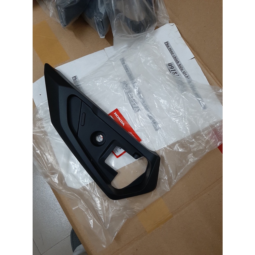 Ốp để chân sau sh 350i honda