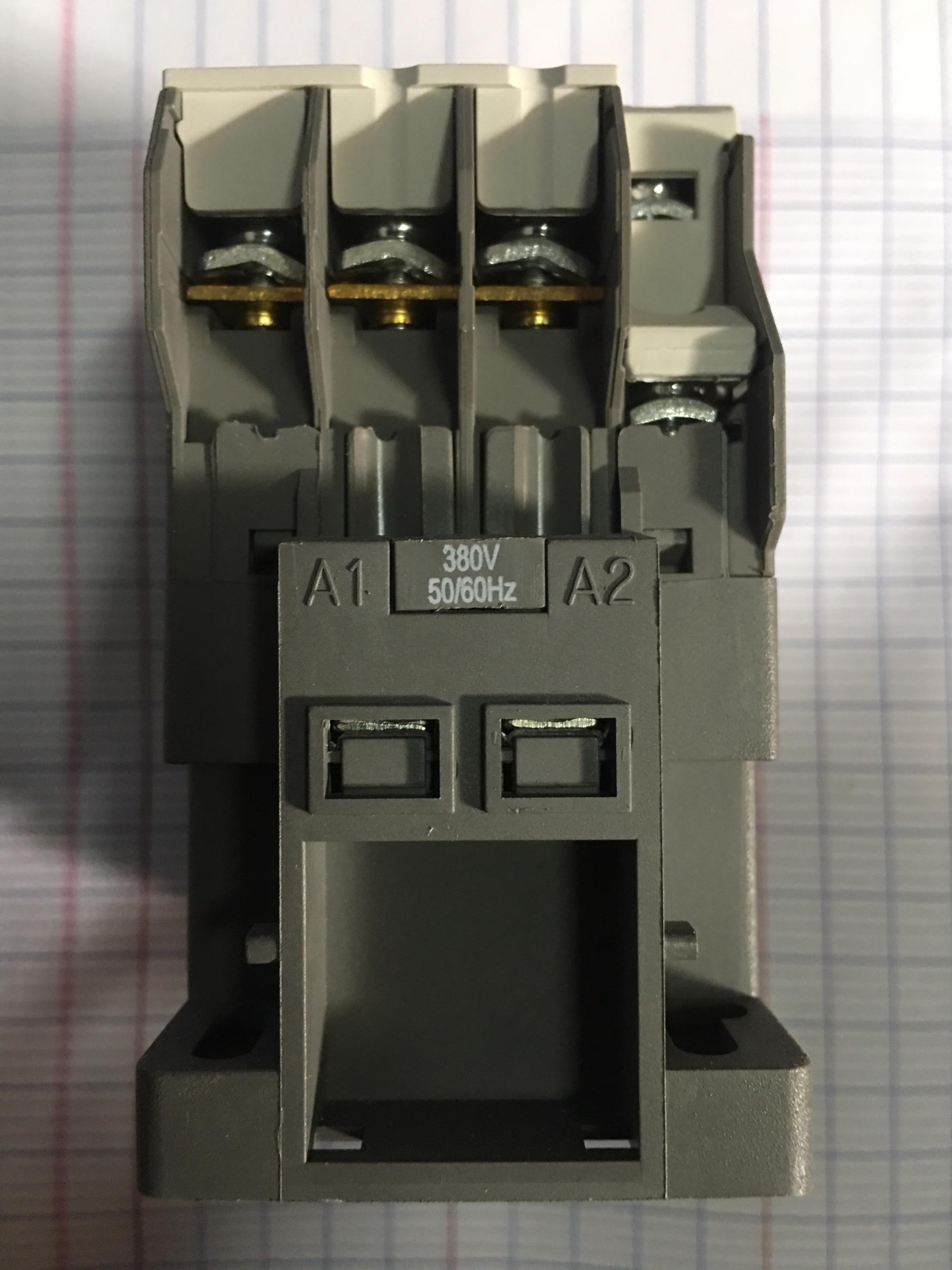 Khởi động từ MC 12A - coil 220V