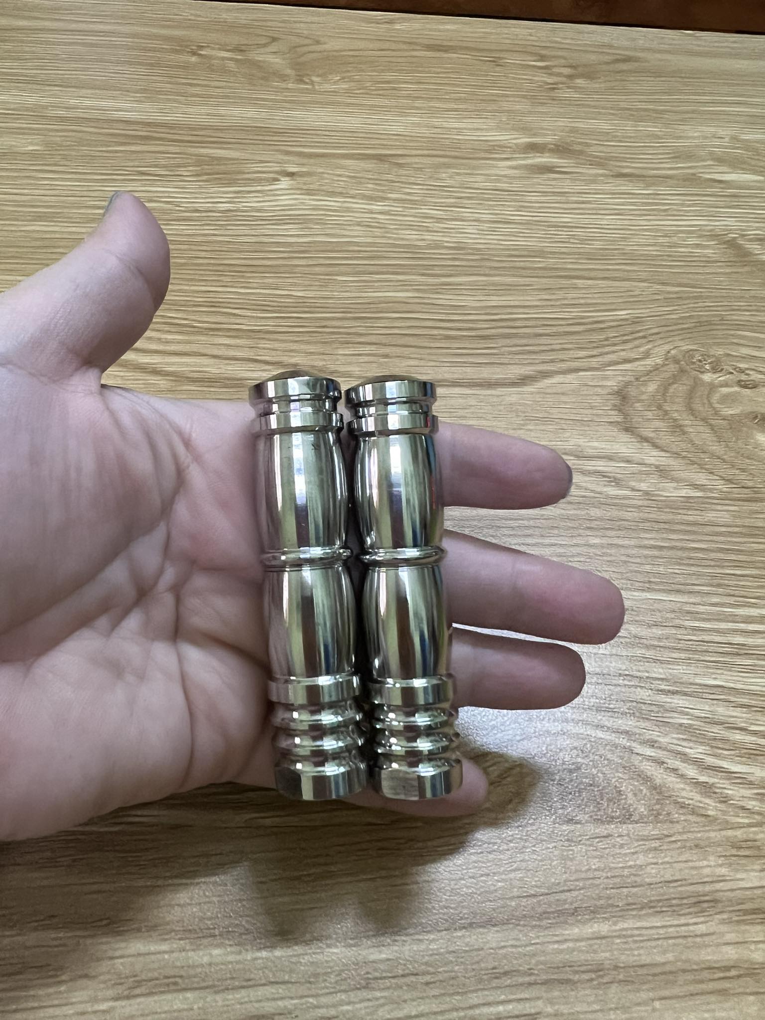 GÁC CHÂN INOX GẮN PHUỘT XE MÁY XE ĐẠP