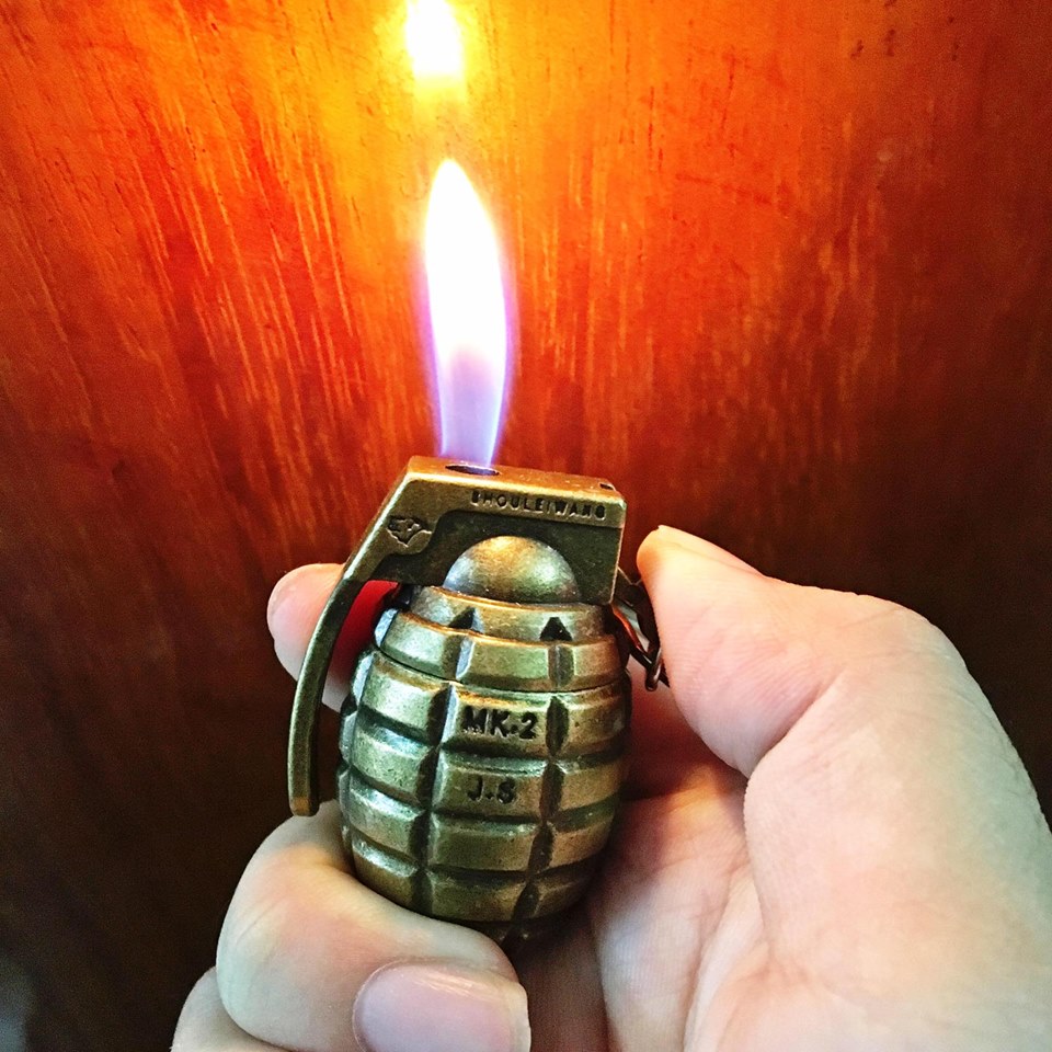 BẬT LỬA, HỘT QUẸT KIÊM MÓC KHÓA HÌNH TRÁI LỰU MK-2 - (XÀI GAS)
