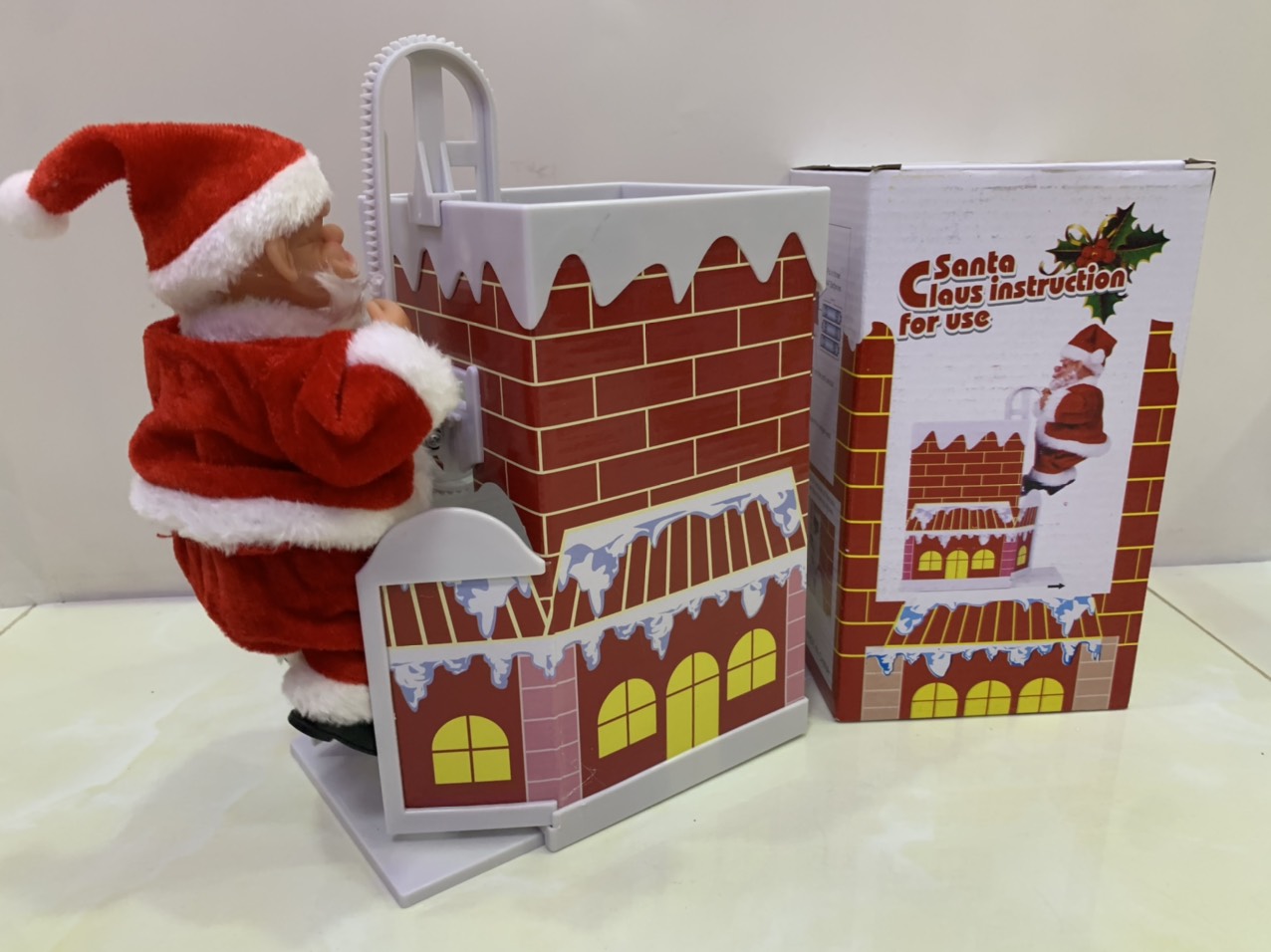 Ông già noel chui ống khói, kéo đàn, leo dây, nhảy dù có pin