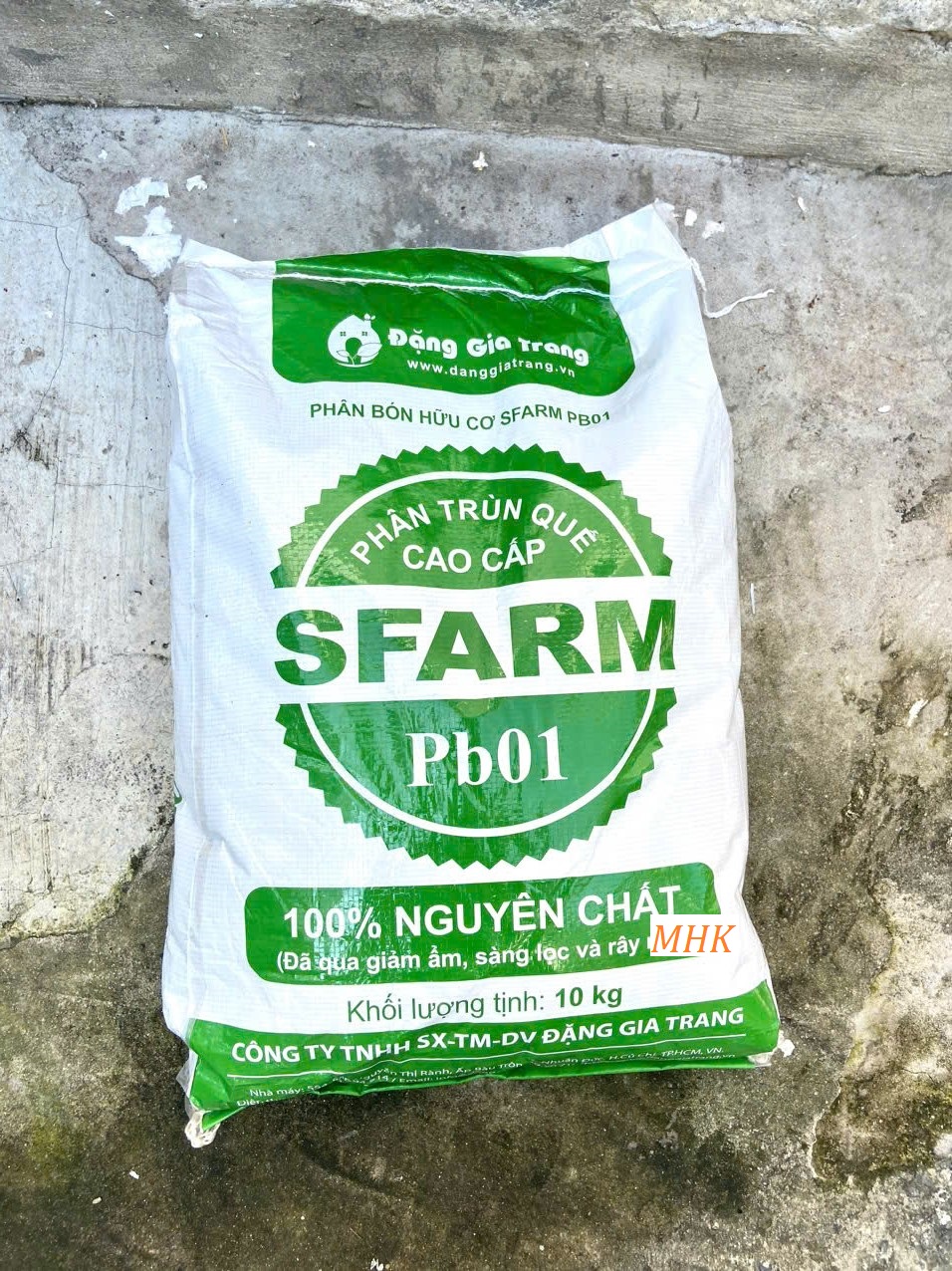 10kg Bag of Sfarm Dang Gia Trang Earthworm Compost Powder - Organic Fertilizer (Contains Cocoons - Earthworm Eggs) Has Been Dehumidified.