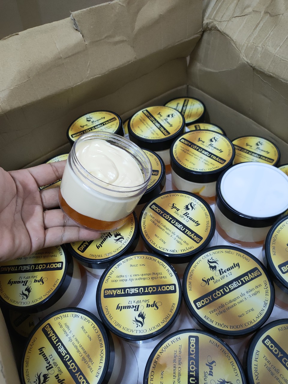 Kem body cốt 2 tầng siêu trắng