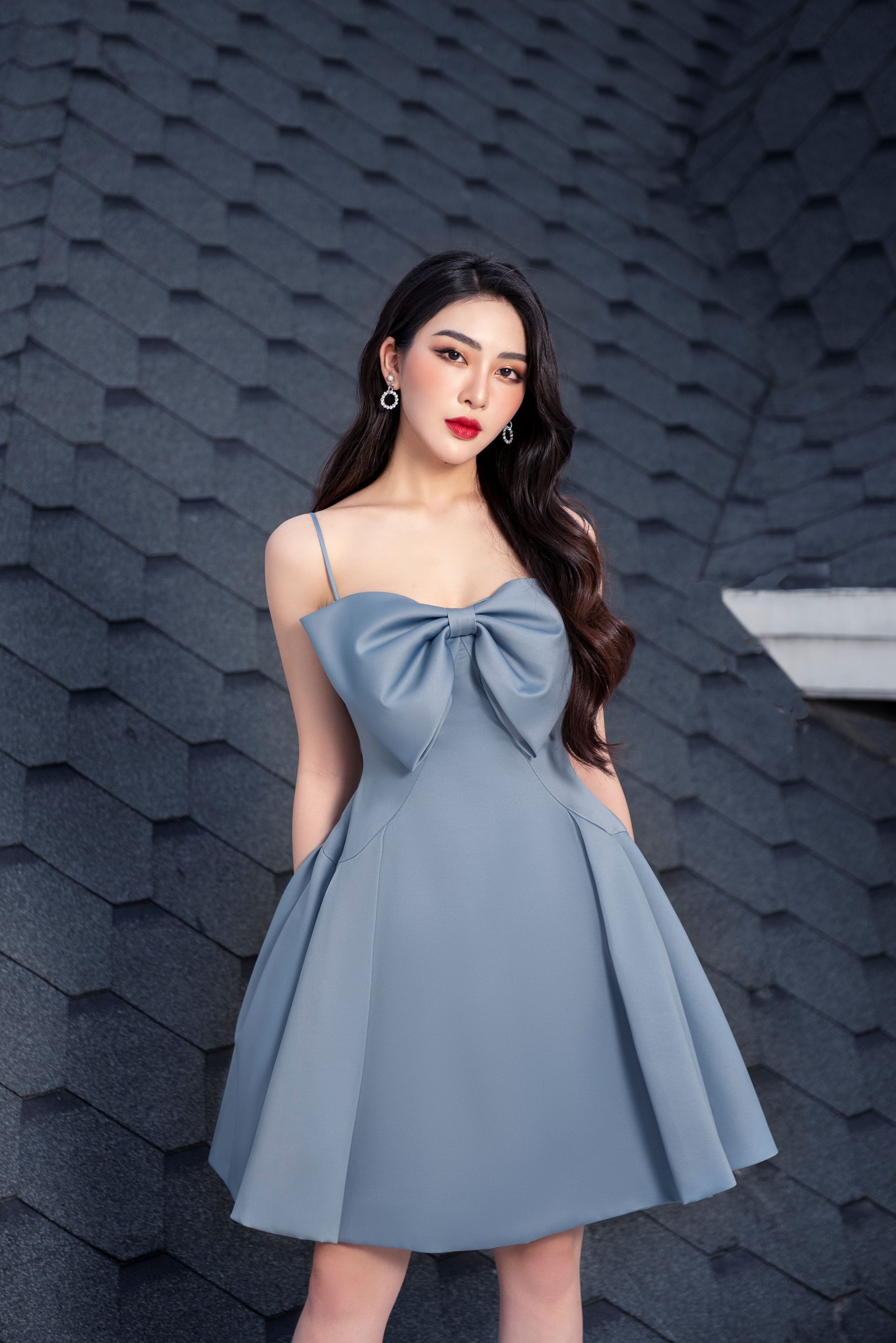 Larmes - đầm ngắn xếp li bowi