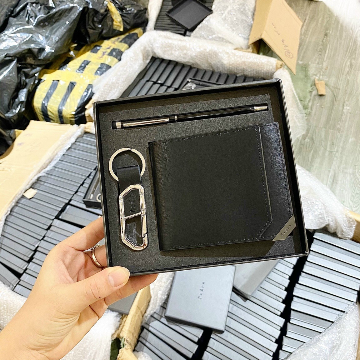set Ví nam Pedro. và móc khoá