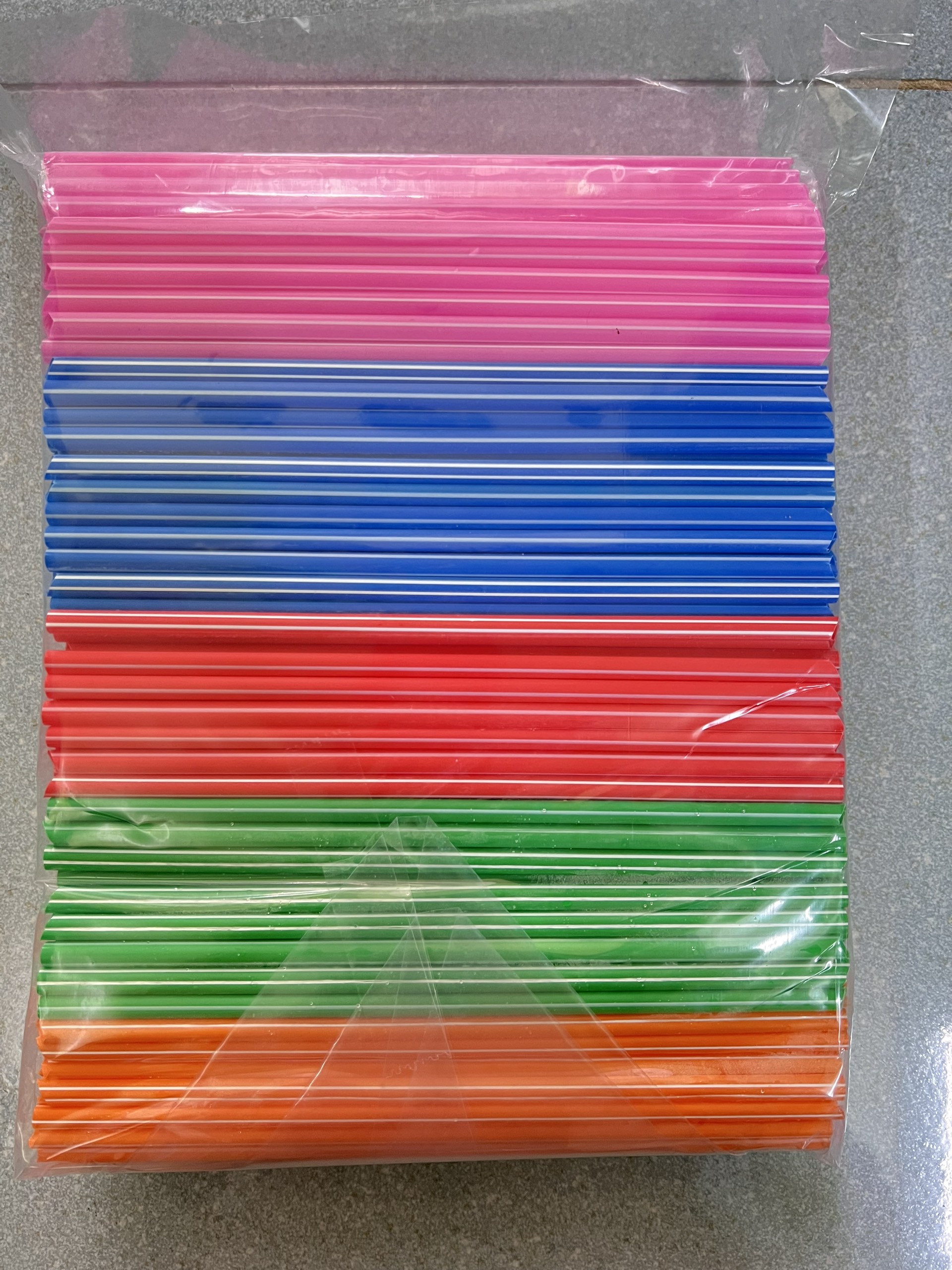 ỐNG HÚT CÓ SỌC MÀU PHI 6 (MỘT ĐẦU NHỌN) - 500g/bịch