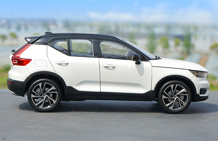 [HCM]Mô hình xe Volvo XC40 tỉ lệ 1/18