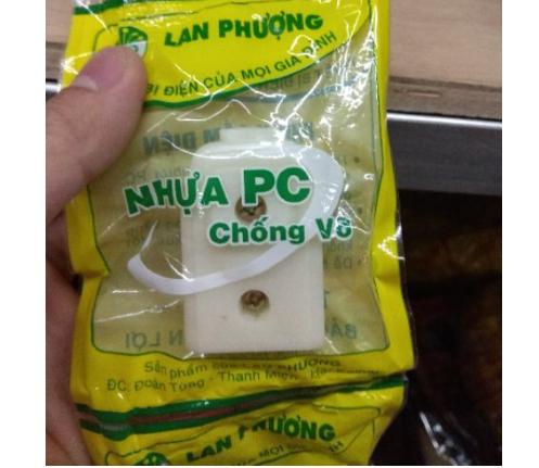 50 phích cắm cái Fanagold