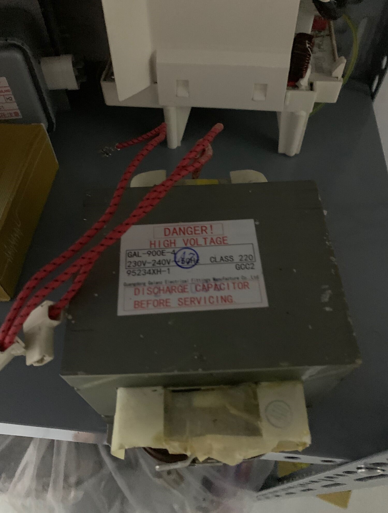 Biến áp lò vi sóng.