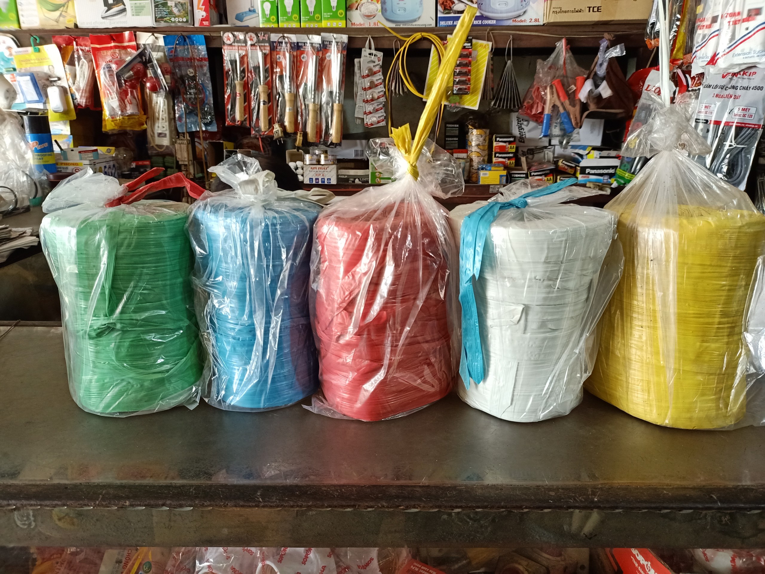 Cuộn dây nilong buộc hàng đủ màu loại 700g