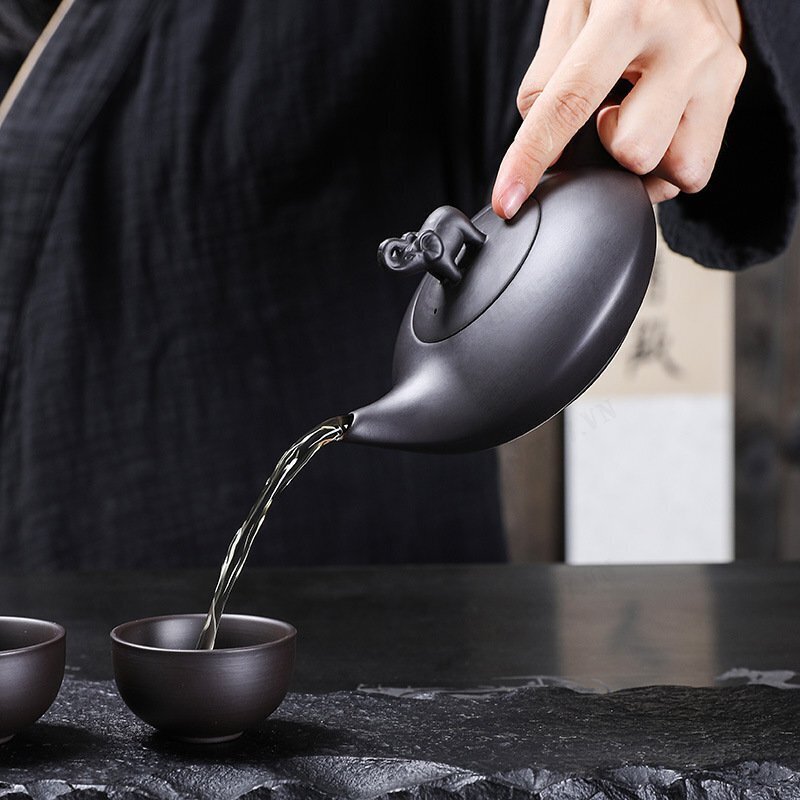 Modern and Practical Purple Clay Tea Brewing Pot  Ideal for Home Tea Brewing