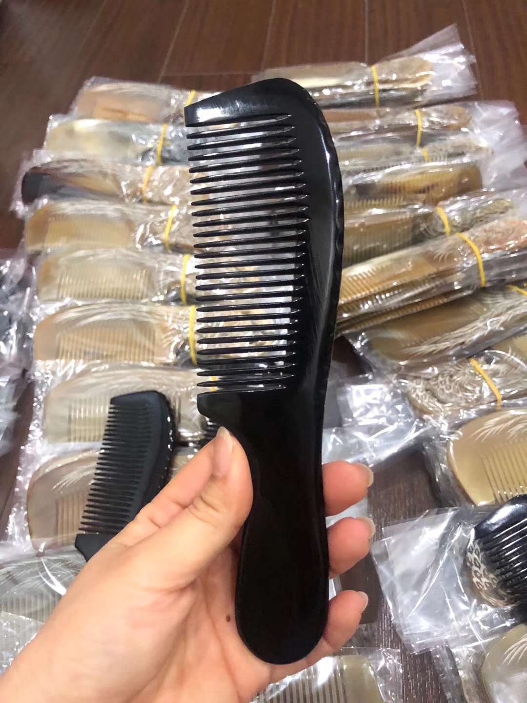 Lược sừng trâu chuôi dài 16cm