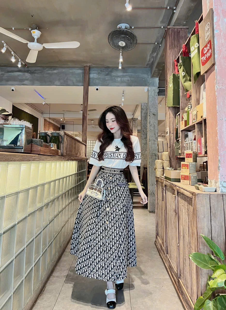 Sét váy thời trang nữ mặc đi chơi áo chất thun gân fom ngắn in hình mix chân váy xoè maxi lụa hoạ tiết