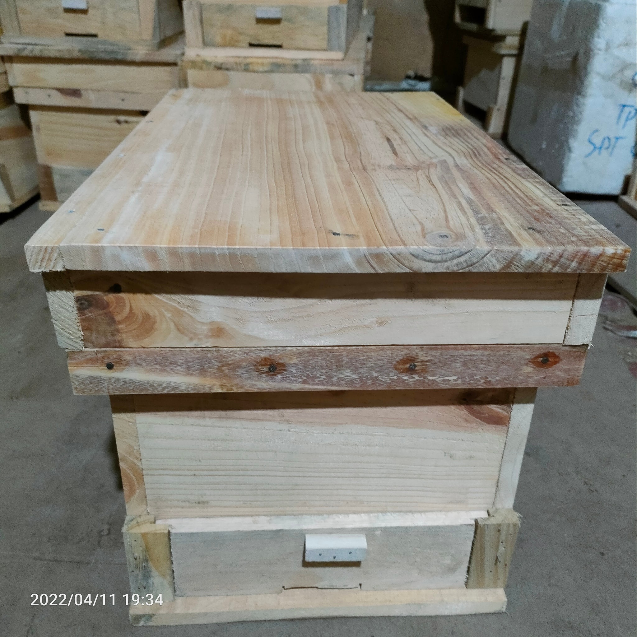 Thùng nuôi ong gỗ gạo ngâm