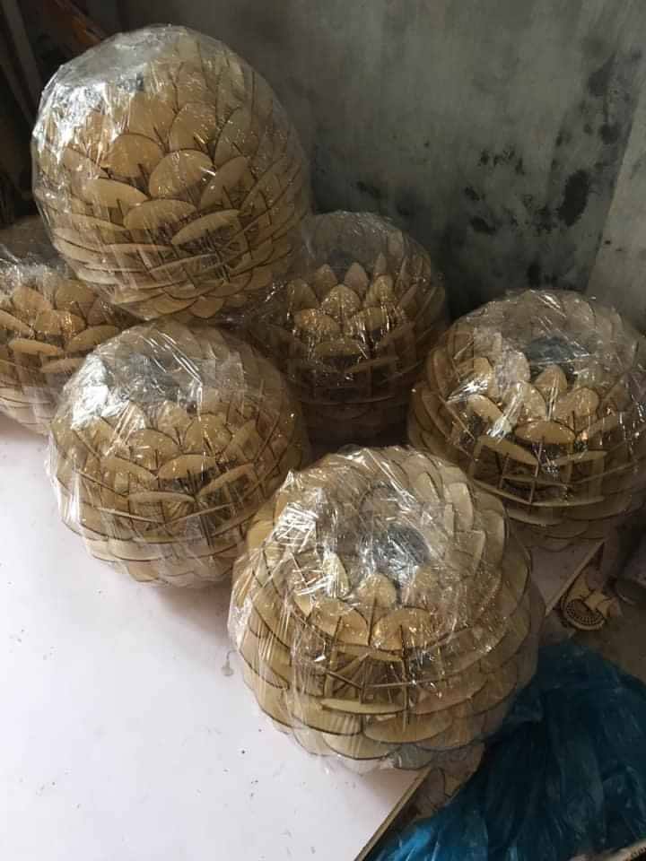 Đèn gỗ dáng boonghoa cúc vạn thọ
