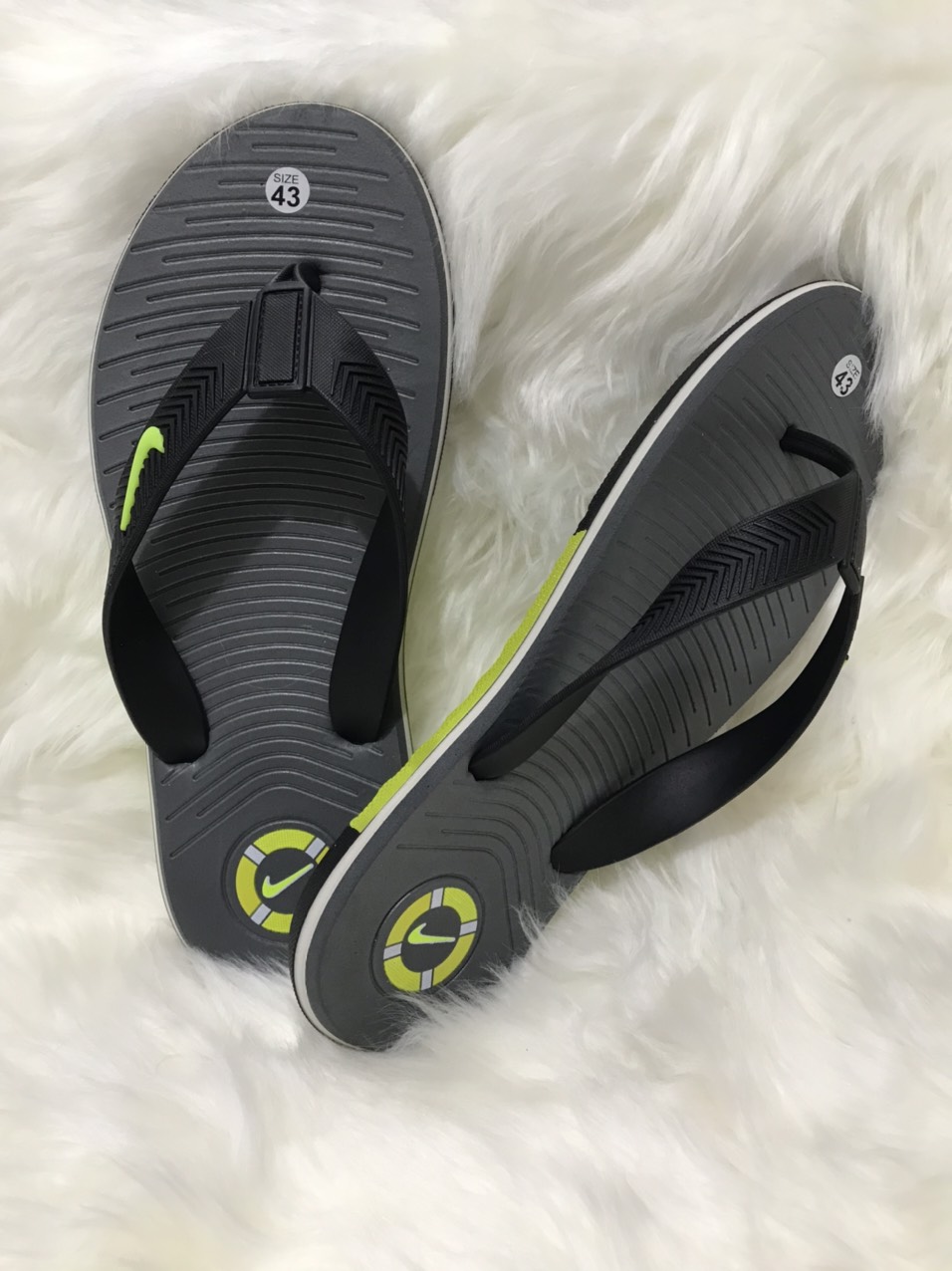 Similiar Thailand style solid rubber flat heel sandals men's flip flops-azago-Yoosoo