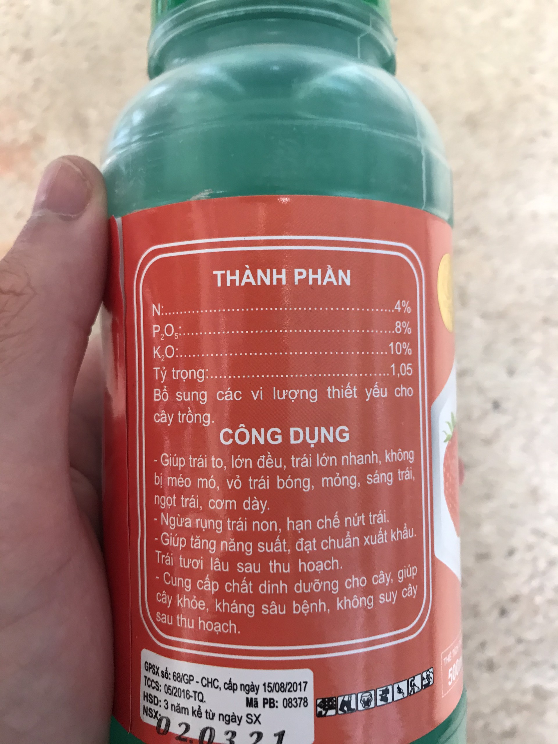 PHÂN BÓN LỚN TRÁI DÂU TÂY 500ML