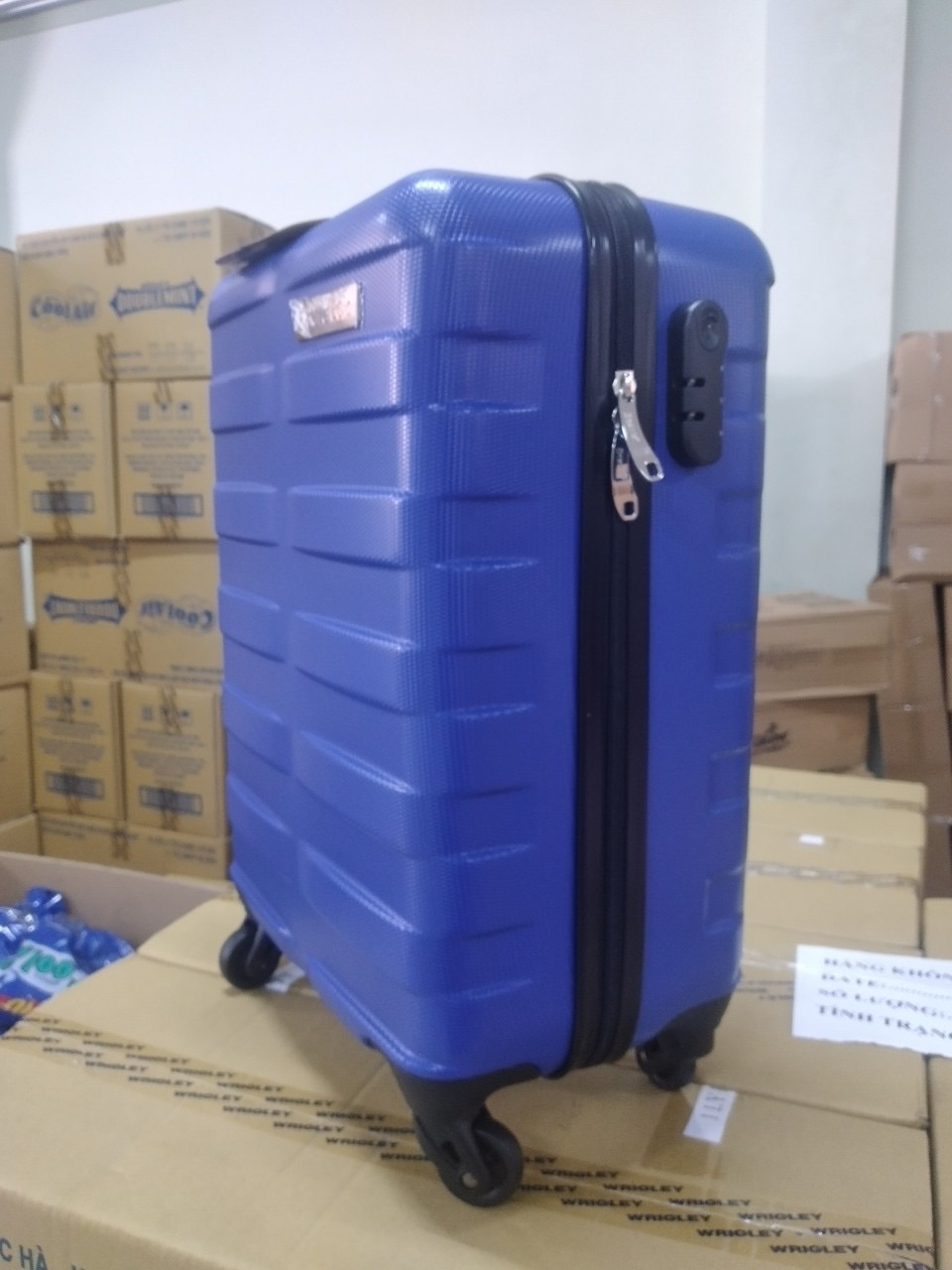 Combo 5lon sữa ensure tặng Vali cao cấp