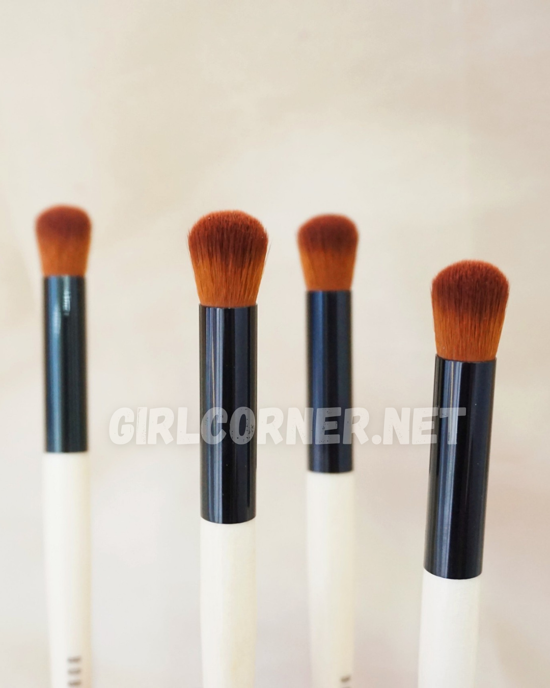 Cọ che khuyết điểm Bobbi Full Coverage Touch Up