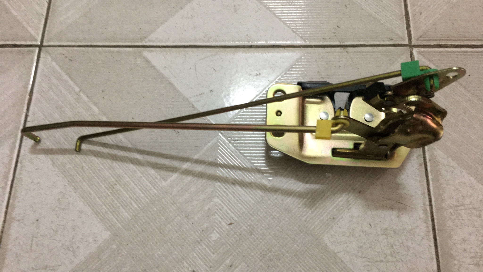 Khóa ngậm cốp sau Dongben X30