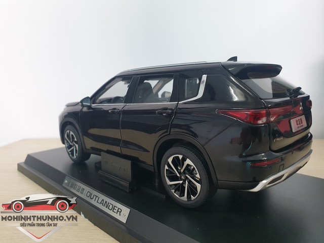 [HCM]Xe mô hình Mitsubishi Outlander 2023 tỉ lệ 1:18