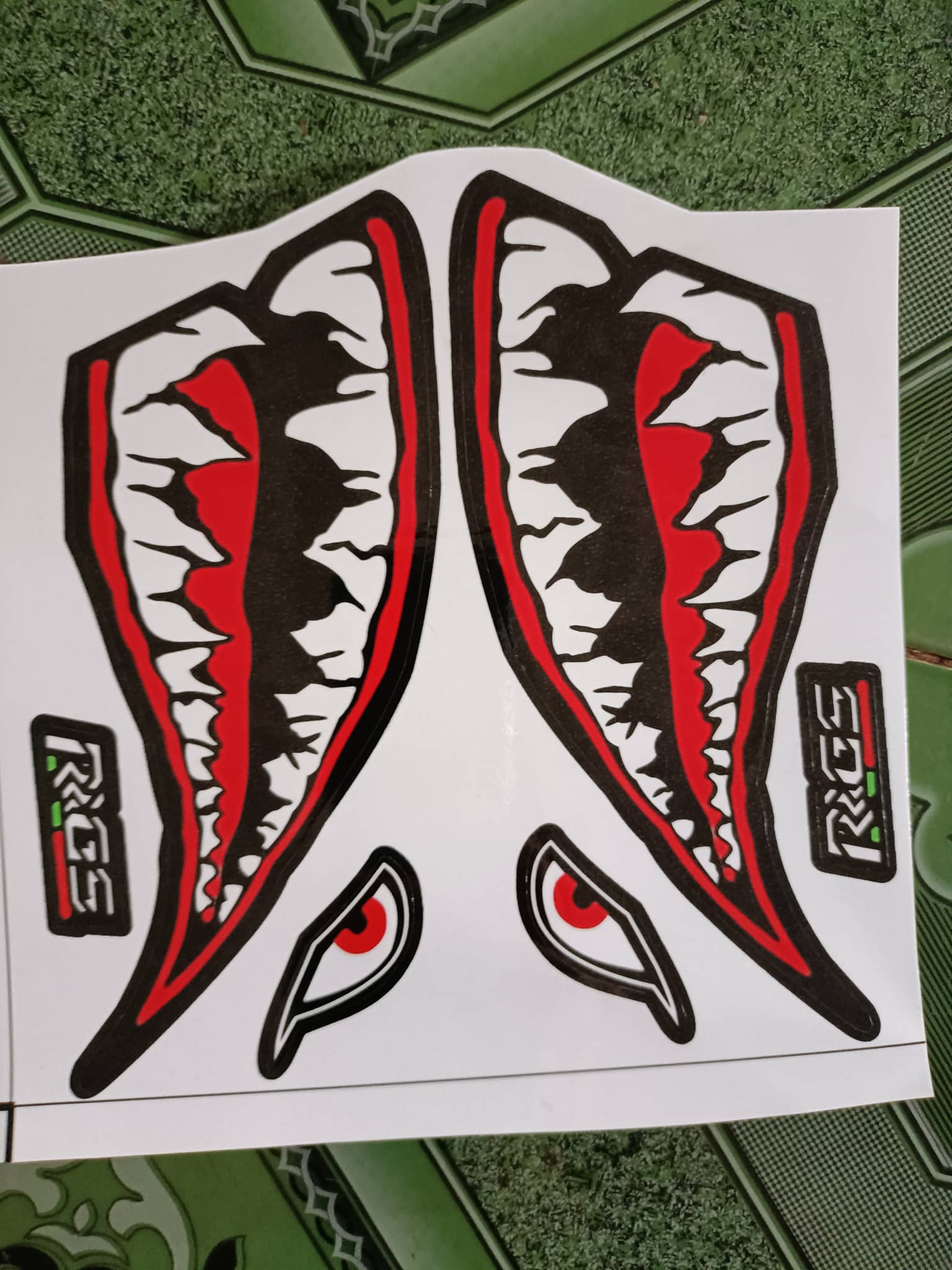 Tem dán răng cá mập